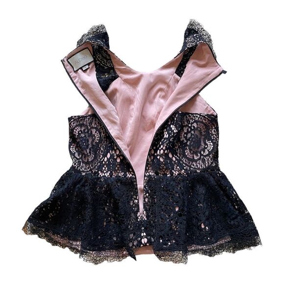 ❤️SOLD❤️ ALEXIS Ruffled Black & Mauve Lace Top |Size: Small| - Picture 7 of 10